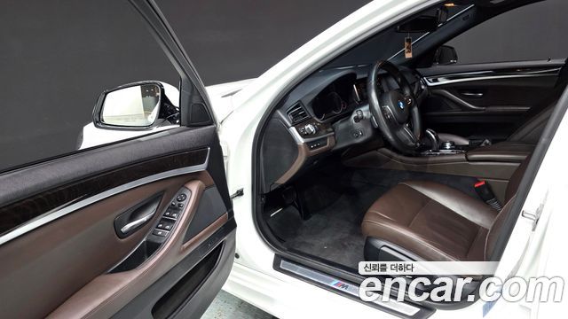BMW 5-Series 2016 — photo 11