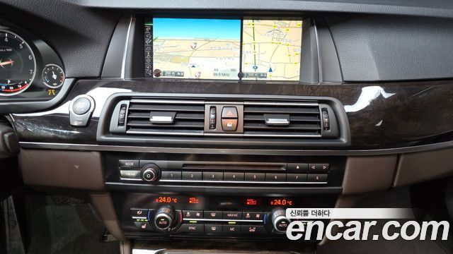 BMW 5-Series 2016 — photo 15