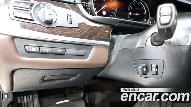 BMW 5-Series 2016 — photo 18