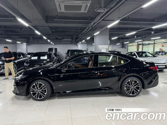Toyota Camry 2026 — photo 2