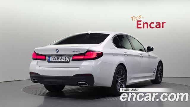 BMW 5-Series 2022 — photo 2