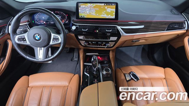 BMW 5-Series 2022 — photo 10