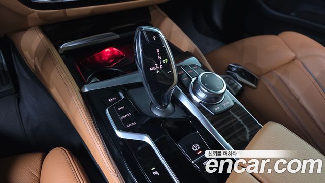 BMW 5-Series 2022 — photo 12