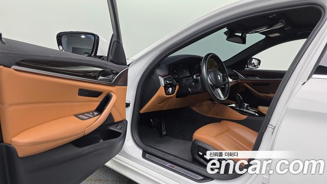 BMW 5-Series 2022 — photo 13