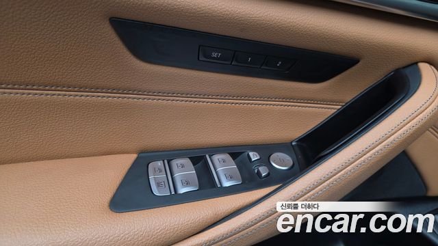 BMW 5-Series 2022 — photo 17