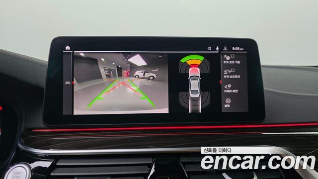 BMW 5-Series 2022 — photo 21