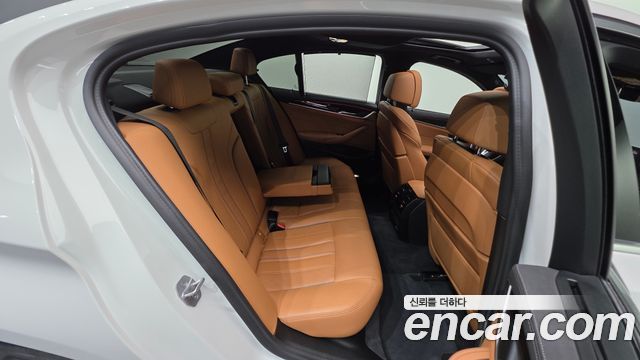 BMW 5-Series 2022 — photo 24
