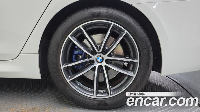 BMW 5-Series 2022 — photo 7