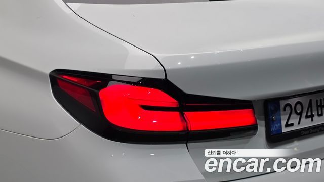 BMW 5-Series 2022 — photo 9