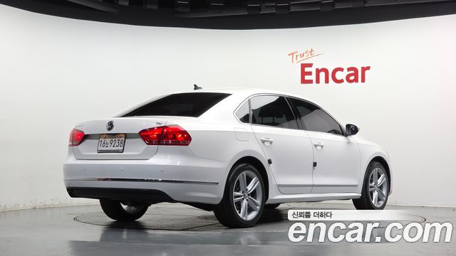 Volkswagen Passat 2013 — photo 2