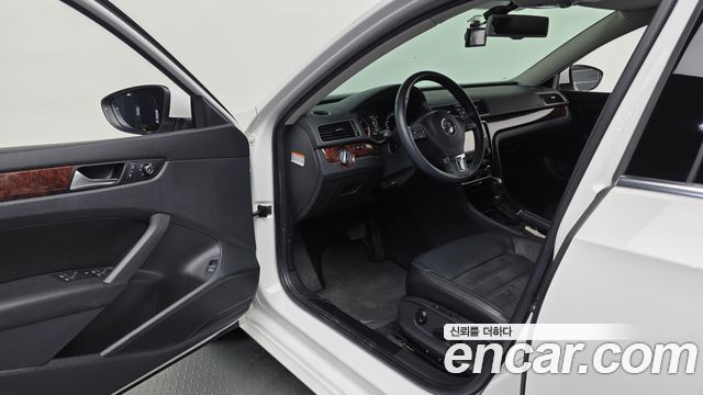 Volkswagen Passat 2013 — photo 10