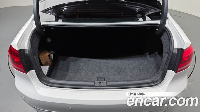 Volkswagen Passat 2013 — photo 20