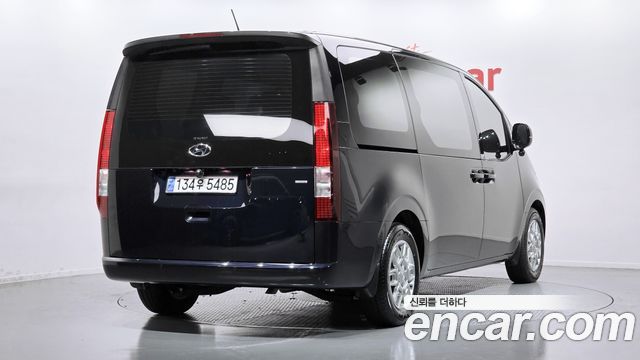 Hyundai Staria 2024 — photo 2