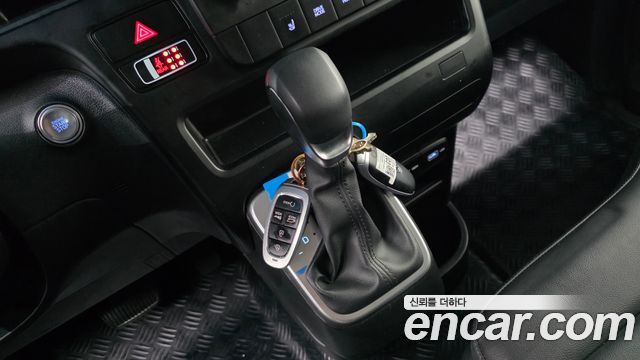 Hyundai Staria 2024 — photo 9