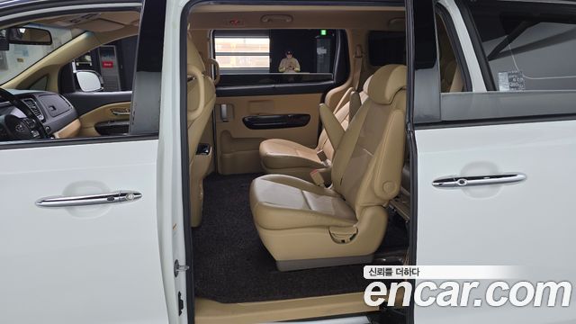 Kia Canival 2020 — photo 17