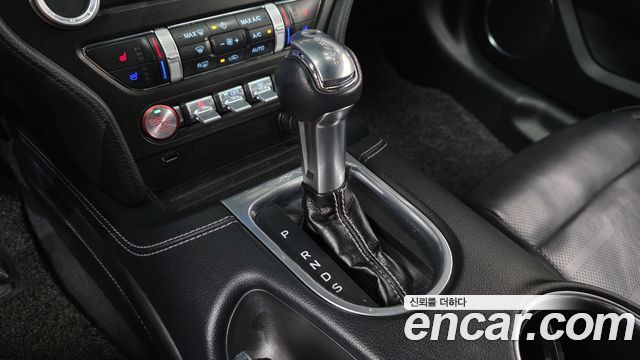 Ford Mustang 2020 — photo 12