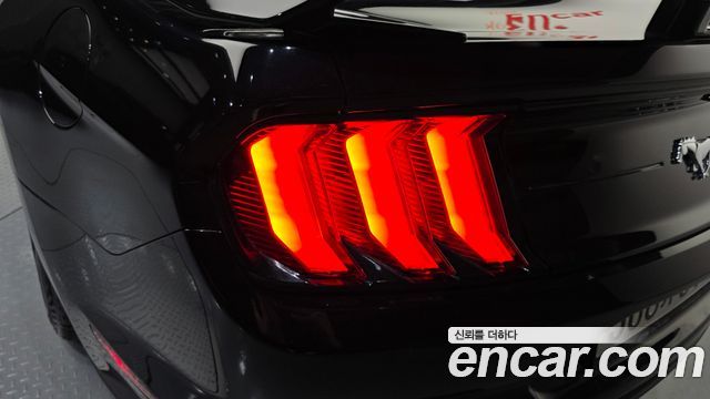 Ford Mustang 2020 — photo 9