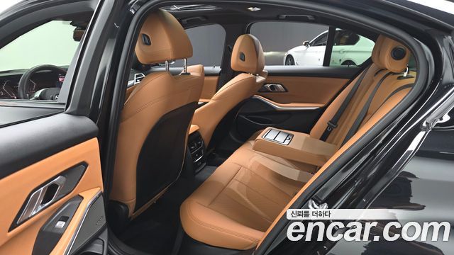 BMW 3-Series 2025 — photo 17