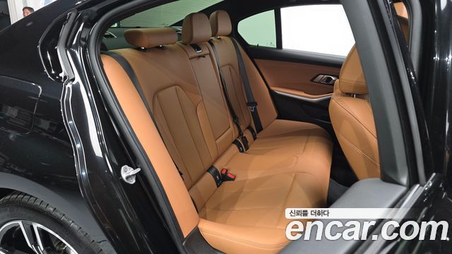 BMW 3-Series 2025 — photo 18