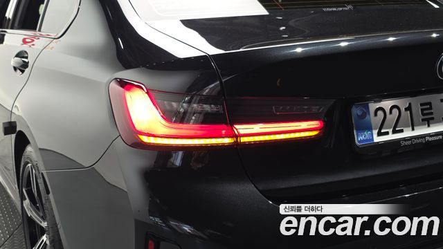 BMW 3-Series 2025 — photo 9