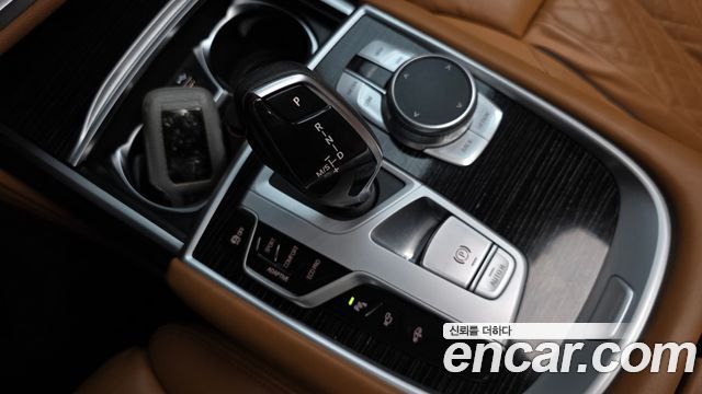 BMW 7-Series 2021 — photo 12