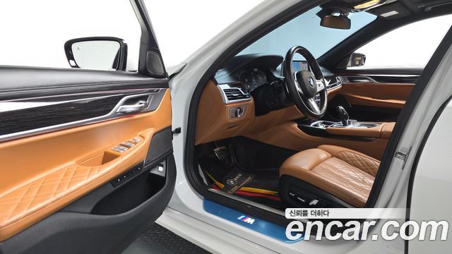 BMW 7-Series 2021 — photo 13