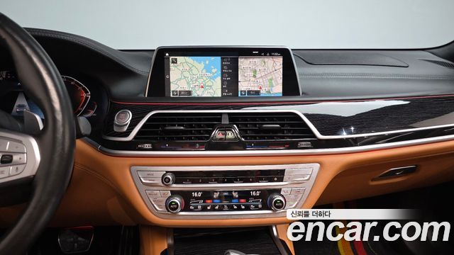 BMW 7-Series 2021 — photo 20
