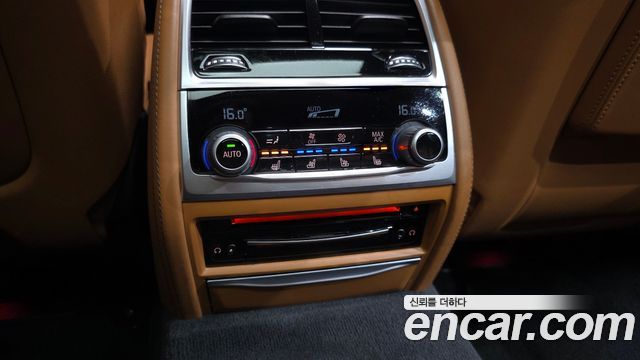 BMW 7-Series 2021 — photo 25