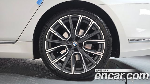 BMW 7-Series 2021 — photo 7