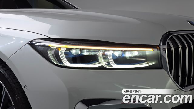BMW 7-Series 2021 — photo 8