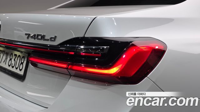 BMW 7-Series 2021 — photo 9