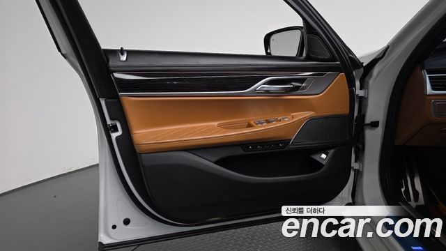 BMW 7-Series 2021 — photo 14