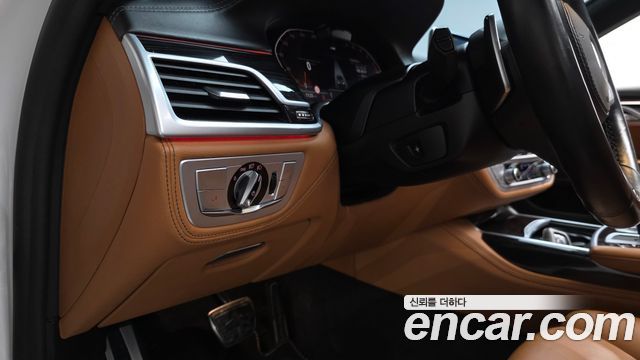 BMW 7-Series 2021 — photo 30