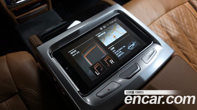BMW 7-Series 2021 — photo 33
