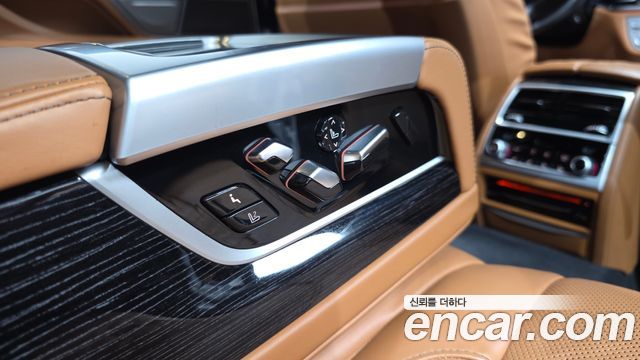 BMW 7-Series 2021 — photo 40