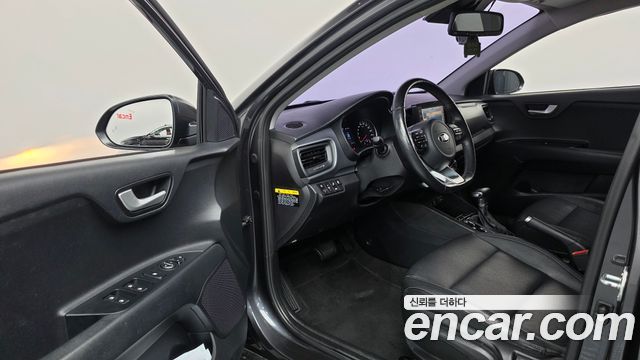Kia Stonic 2018 — photo 13