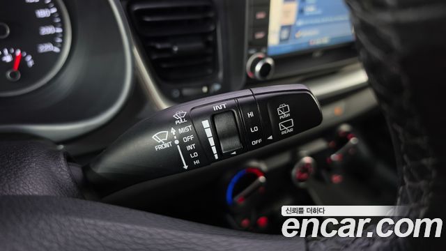 Kia Stonic 2018 — photo 28