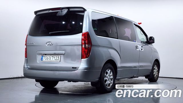 Hyundai Starex 2012 — photo 2
