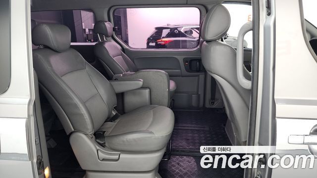 Hyundai Starex 2012 — photo 12
