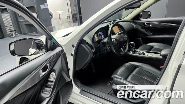 Infiniti Q50 2016 — photo 11