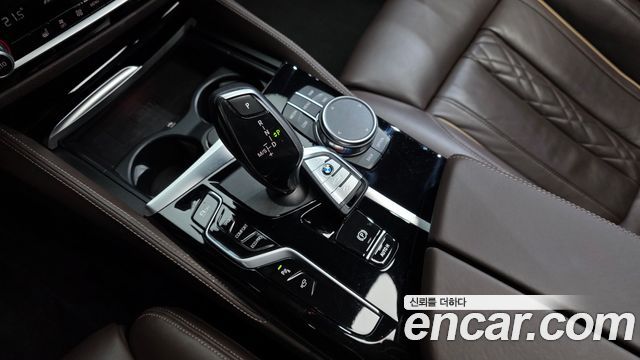 BMW 5-Series 2021 — photo 9
