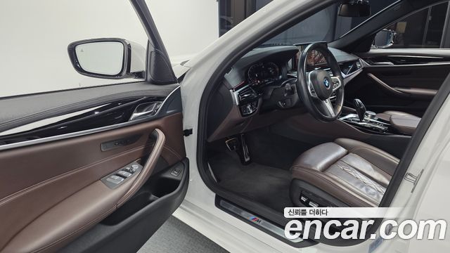 BMW 5-Series 2021 — photo 10