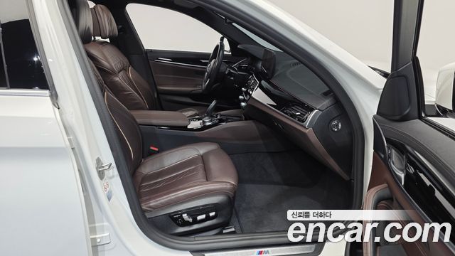 BMW 5-Series 2021 — photo 11