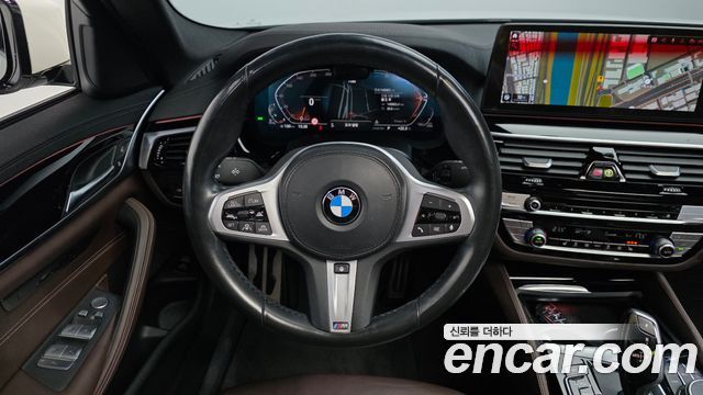 BMW 5-Series 2021 — photo 13