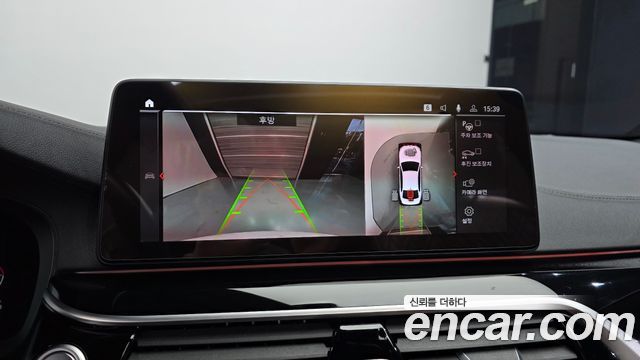 BMW 5-Series 2021 — photo 16