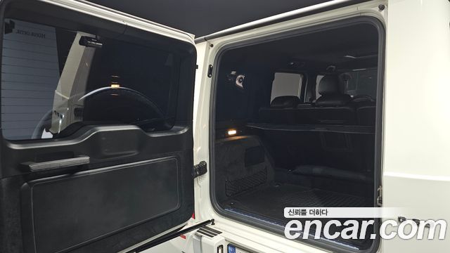 Mercedes-Benz G-Class 2020 — photo 26