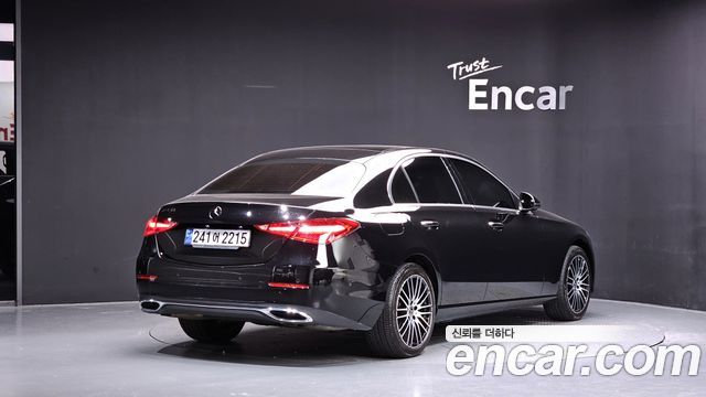 Mercedes-Benz C-Class 2023 — photo 2