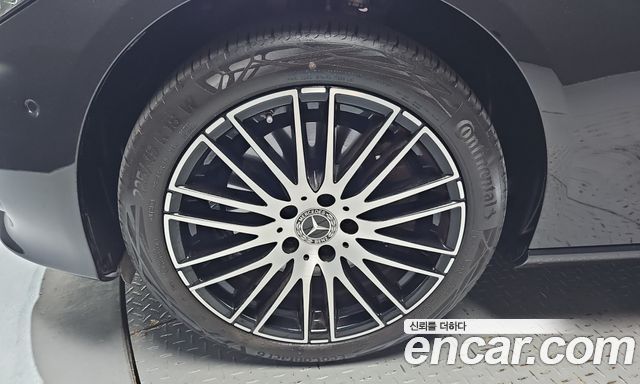 Mercedes-Benz C-Class 2023 — photo 5