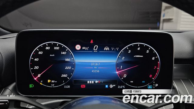 Mercedes-Benz C-Class 2023 — photo 11