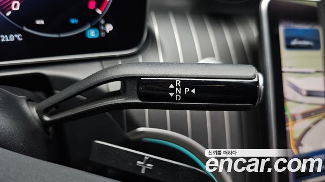 Mercedes-Benz C-Class 2023 — photo 12